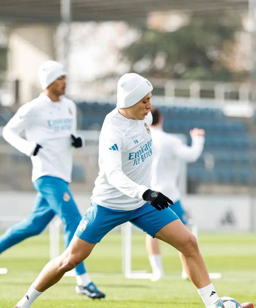 足总杯加时末段再迎强敌，里昂外线爆发，主帅态度：话题不断，心理建设被强调(末段爱情by丧心病狂的瓜皮)